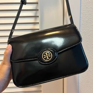 Tory burch Robinson crossbody handbag - black like new condition